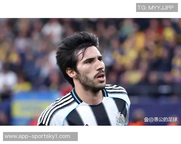 纽卡斯尔领先进球托纳利禁区外射门意外折射助攻成功